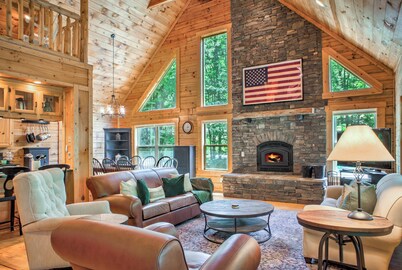 Sugar Mountain | Sleeps 17 | Dog Friendly | Hot Tub