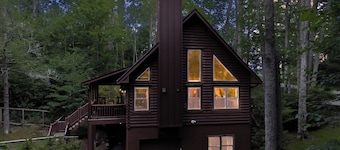 Sleeps 17 | Dog Friendly | 7 min to Sugar Mt