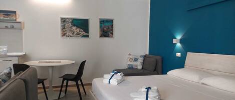 Studio, Patio | Laptop workspace, iron/ironing board, free WiFi, bed sheets