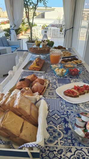 Free daily buffet breakfast - La Grazia Trani (Trani)