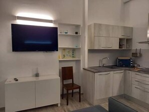 開放式客房, 庭院 | 私人廚房 | 小冰箱、鍋具/餐盤/廚房用品