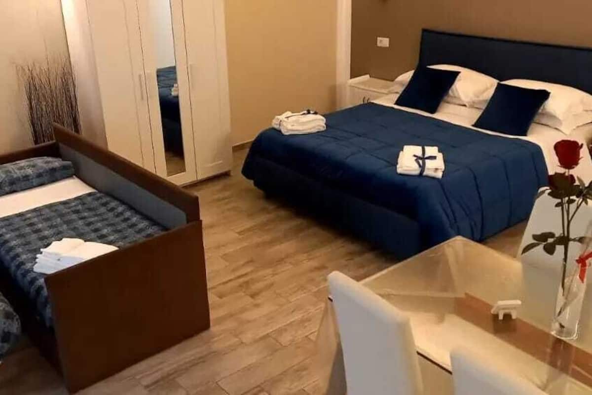 Laptop workspace, iron/ironing board, free WiFi