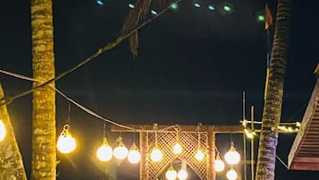 Playa privada, arena blanca, bar en la playa