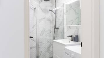 Comfort Apartment, 2 Bedrooms, Balcony | Bathroom