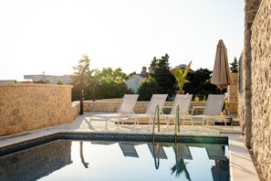 Seasonal outdoor pool - Meridian Pool Residences (Novalja)