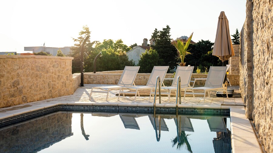 Meridian Pool Residences