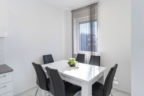 Apartemen Comfort, 2 kamar tidur, balkon | Dapur pribadi