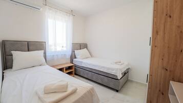 Comfort Apartment, 2 Bedrooms, Balcony | 2 bedrooms, iron/ironing board, free WiFi, bed sheets
