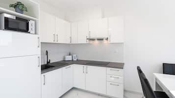 Comfort Apartment, 2 Bedrooms, Balcony | Private kitchen