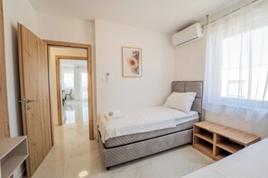 Appartement Confort, 2 chambres, balcon | 2 chambres, fer et planche Ă repasser, Wi-Fi gratuit, draps fournis