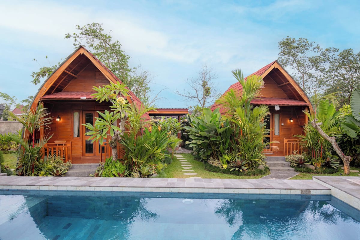 Premium Double Room, Pool View | Soundproofing, free WiFi, bed sheets