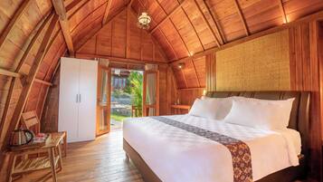 Premium Double Room, Pool View | Soundproofing, free WiFi