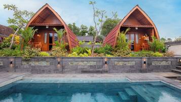 Deluxe Double Room, Pool View | Soundproofing, free WiFi