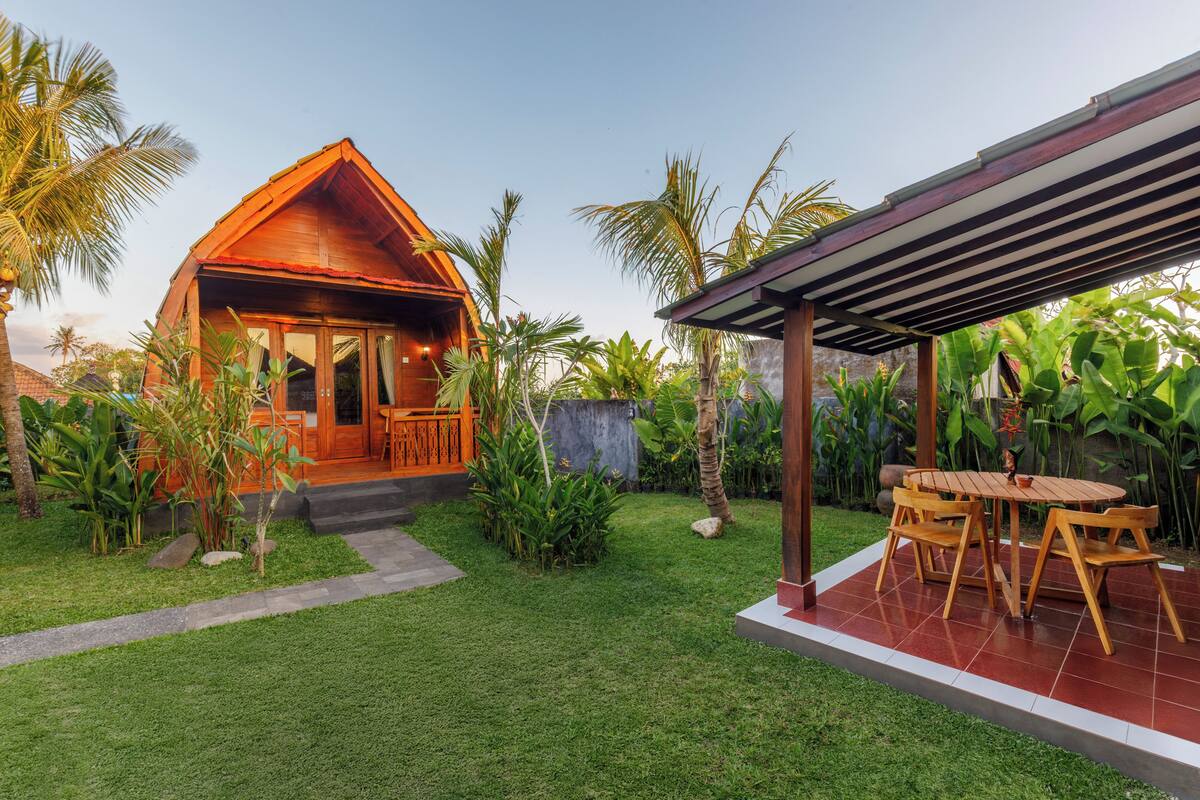 Deluxe Room, Garden View | Soundproofing, free WiFi, bed sheets