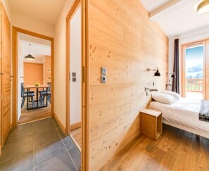 4 bedrooms, bed sheets