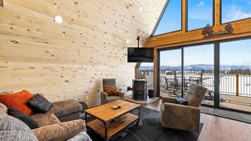 TV connectée, cheminée, baby-foot