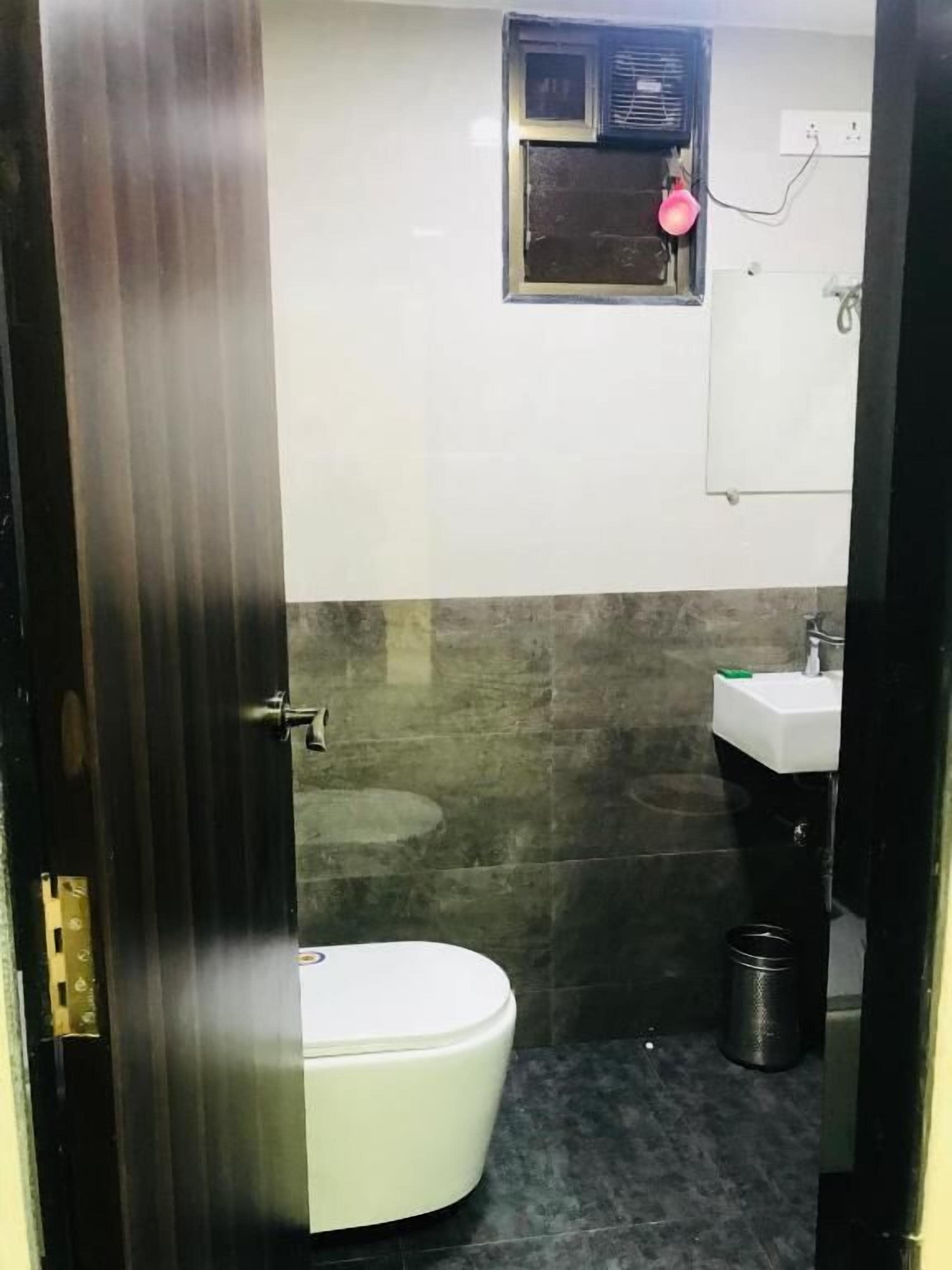 Photo - Hotel Shabana - Colaba Causeway