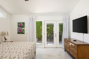 3 bedrooms, desk, WiFi, bed sheets