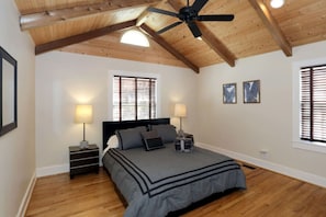 4 bedrooms, desk, iron/ironing board, travel crib - Gem in Midtown 4bedroom home-11 (Atlanta)