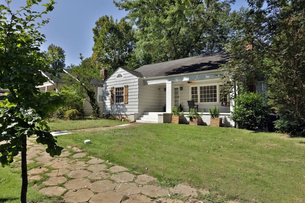 Exterior - Gem in Midtown 4bedroom home-11 (Atlanta)