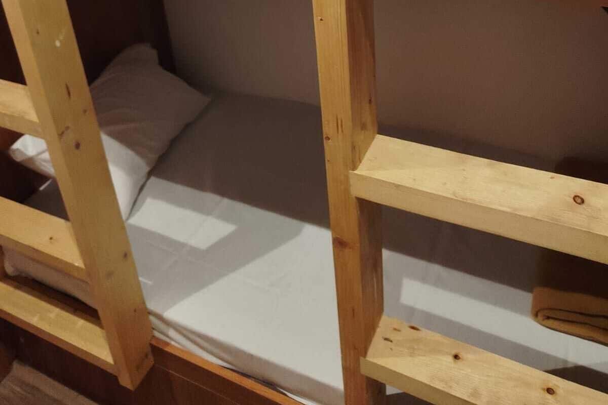Laptop workspace, soundproofing, free WiFi