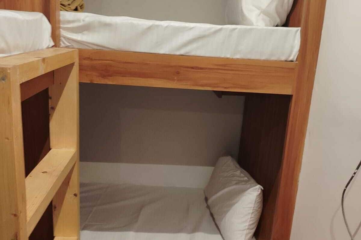 Laptop workspace, soundproofing, free WiFi