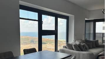 Apartment, 4 Bedrooms, Beachside | Living area