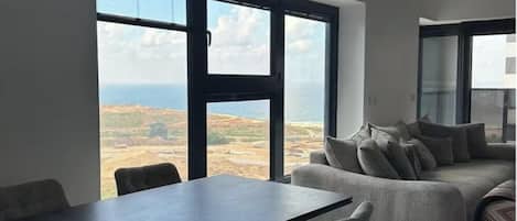 Apartment, 4 Bedrooms, Beachside | Living area