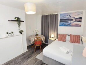 2 habitaciones, tabla de planchar con plancha y wifi gratis