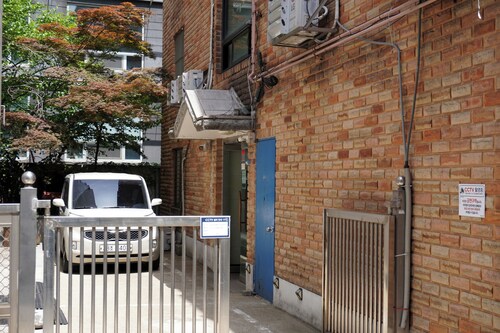 MINNY HOUSE 305. New Open. Best location in Hongdae. Close to hongdae sta.