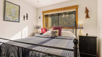Condo, Multiple Beds, Balcony, Mountain View (Sierra Pines Retreat) | 3 bedrooms, individually decorated, individually furnished
