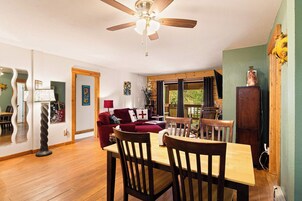 42-inch flat-screen TV with digital channels, fireplace