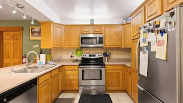 Condo, Multiple Beds, Balcony, Mountain View (Sierra Pines Retreat) | Private kitchen | Fridge, microwave, oven, stovetop