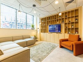 Kawasan tempat duduk lobi