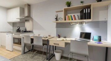 Studio, Non Smoking | Dapur peribadi | Cerek elektrik, pembakar roti 