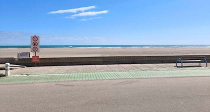 Small house on the seafront in a condominium Pets welcome