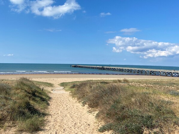Una spiaggia nelle vicinanze