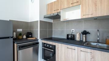 Fridge, dishwasher, toaster