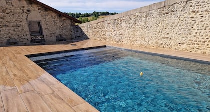Charmant GĂźte en Pierre Ă Charroux avec Terrasse