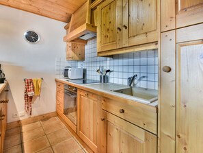 ثلاجة، ميكرو�ويف، غسالة أطباق