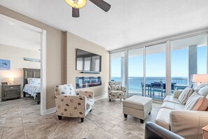 Smart TV, fireplace, stereo