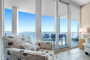 Smart TV, fireplace, stereo