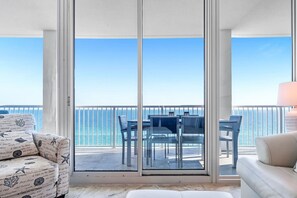 Smart TV, fireplace, stereo