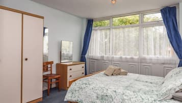 3 bedrooms, iron/ironing board, WiFi, bed sheets