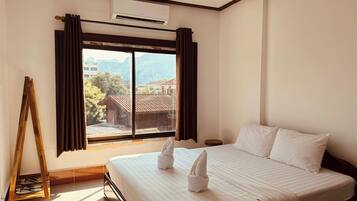 Double Room, Mountain View | Desk, laptop workspace, blackout drapes, soundproofing