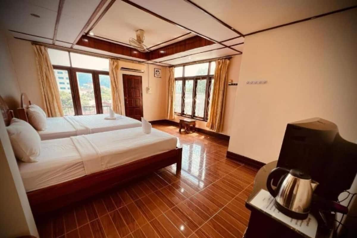 Family Triple Room | Desk, laptop workspace, blackout drapes, soundproofing