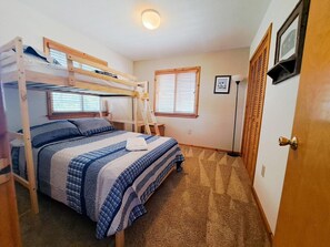 4 chambres, fer et planche à repasser, Wi-Fi gratuit, draps fournis