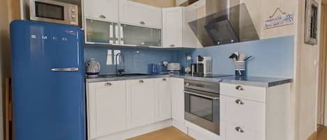 ثلاجة، ميكروويف، فرن، غسالة أطباق