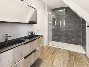 Shower, hair dryer - Modern house for 12, large garden, terrace (Concarneau)