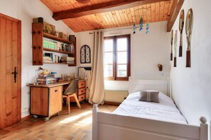 5 slaapkamers, een strijkplank/strijkijzer, gratis wifi